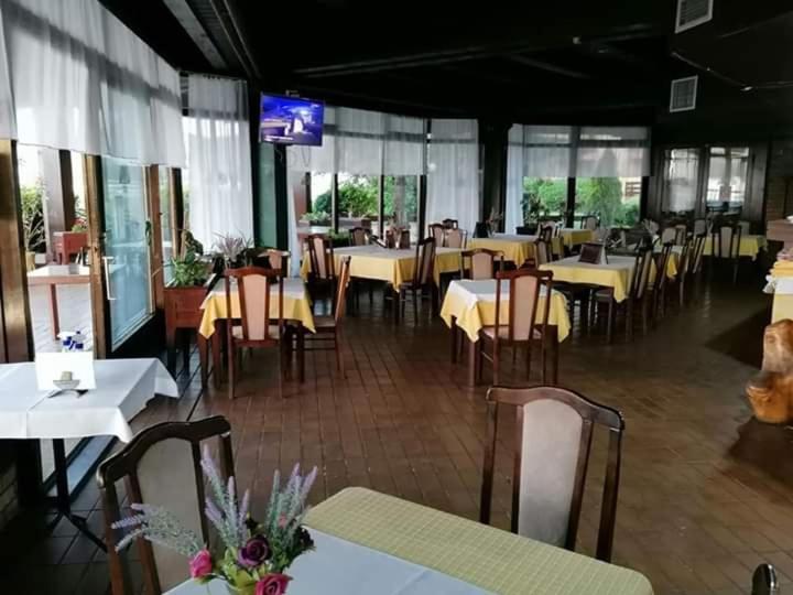 Hotel Golubacki Grad Galambóc Kültér fotó